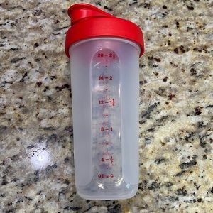 Tupperware Quick Shake Container